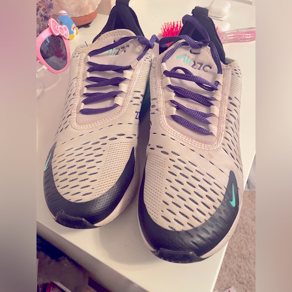 Nike 270’s